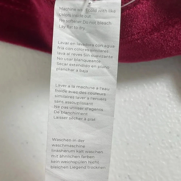 NWT Fabletics High Waisted Velour Bike Short 9" Cherry Burst - Size XL NWT - Picture 5 of 5